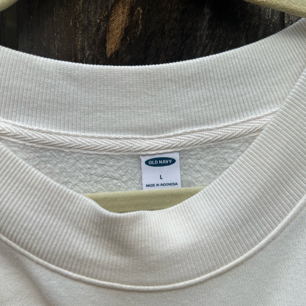 Women’s Old Navy Sweater - Picture 2 of 4